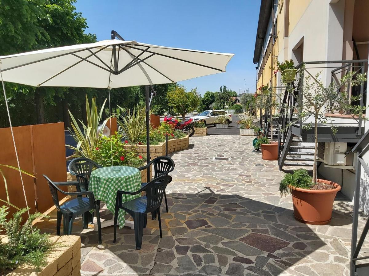 Hotel La Passeggiata Desenzano del Garda Exterior photo