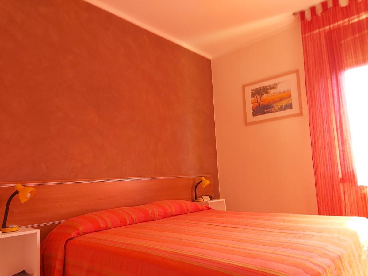 Hotel La Passeggiata Desenzano del Garda Exterior photo