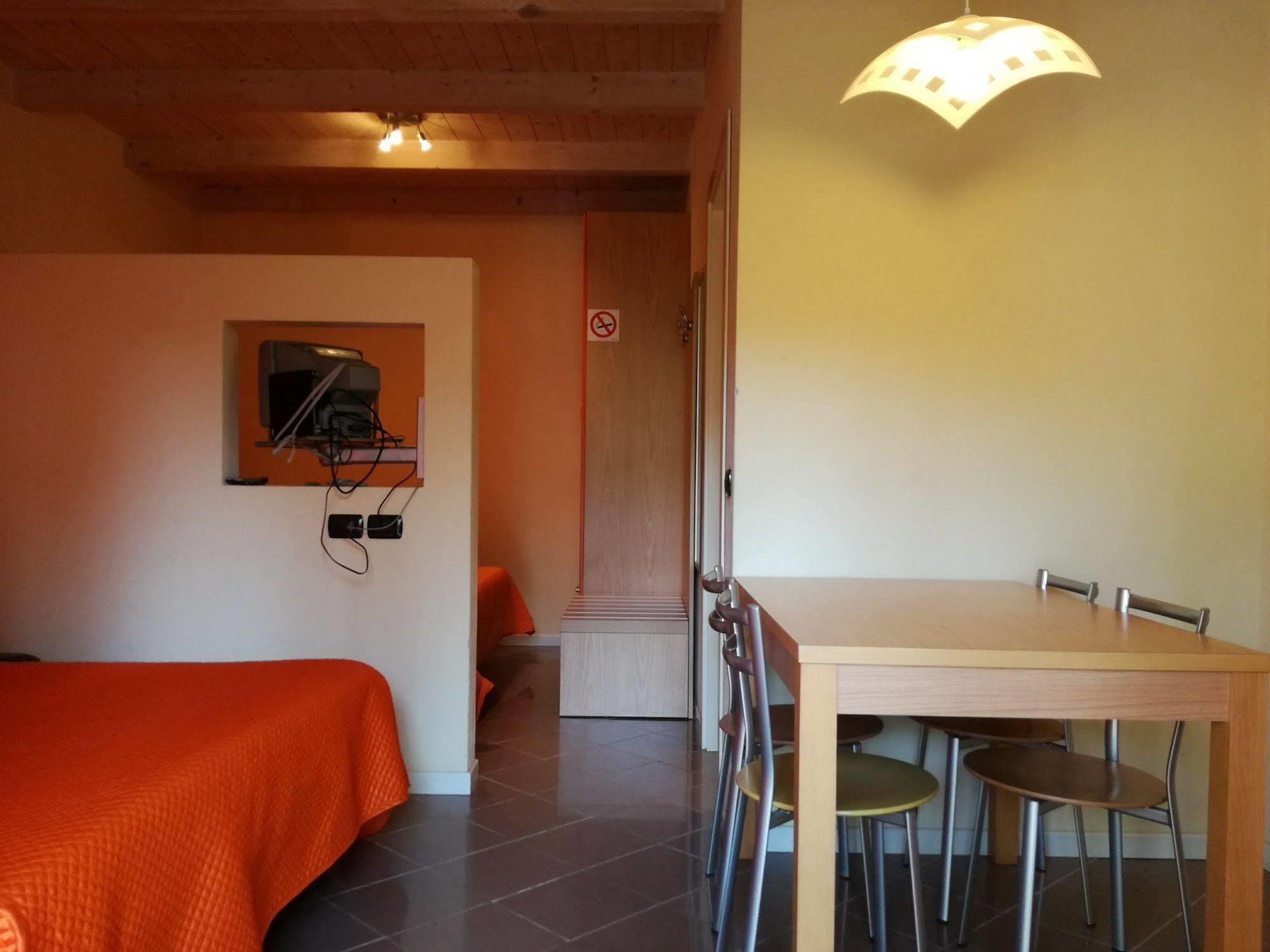 Hotel La Passeggiata Desenzano del Garda Exterior photo